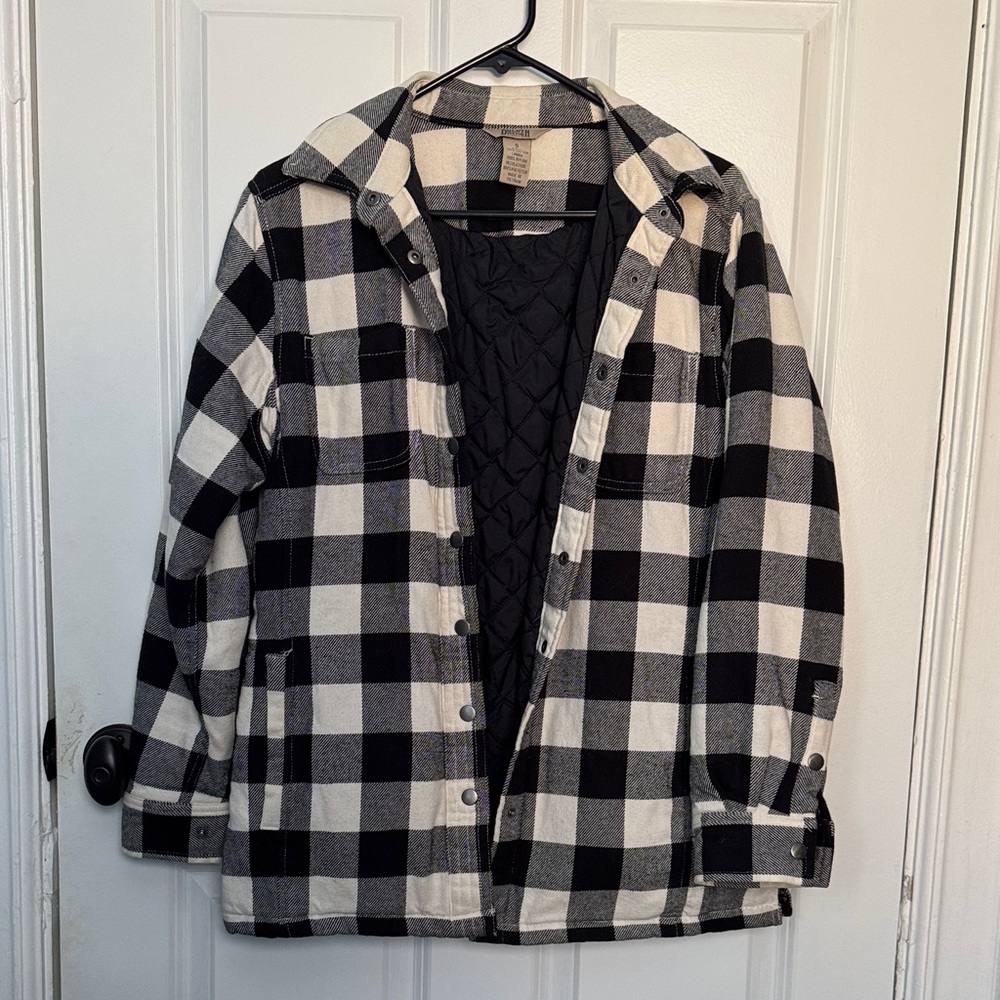 WS Duluth Trading Co Black and White Buffalo Plaid Shacket